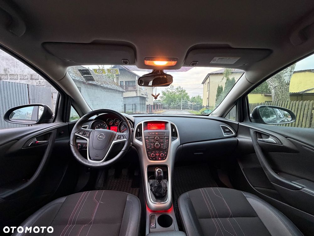 Opel Astra 1.4 Turbo 150 Jahre - 10