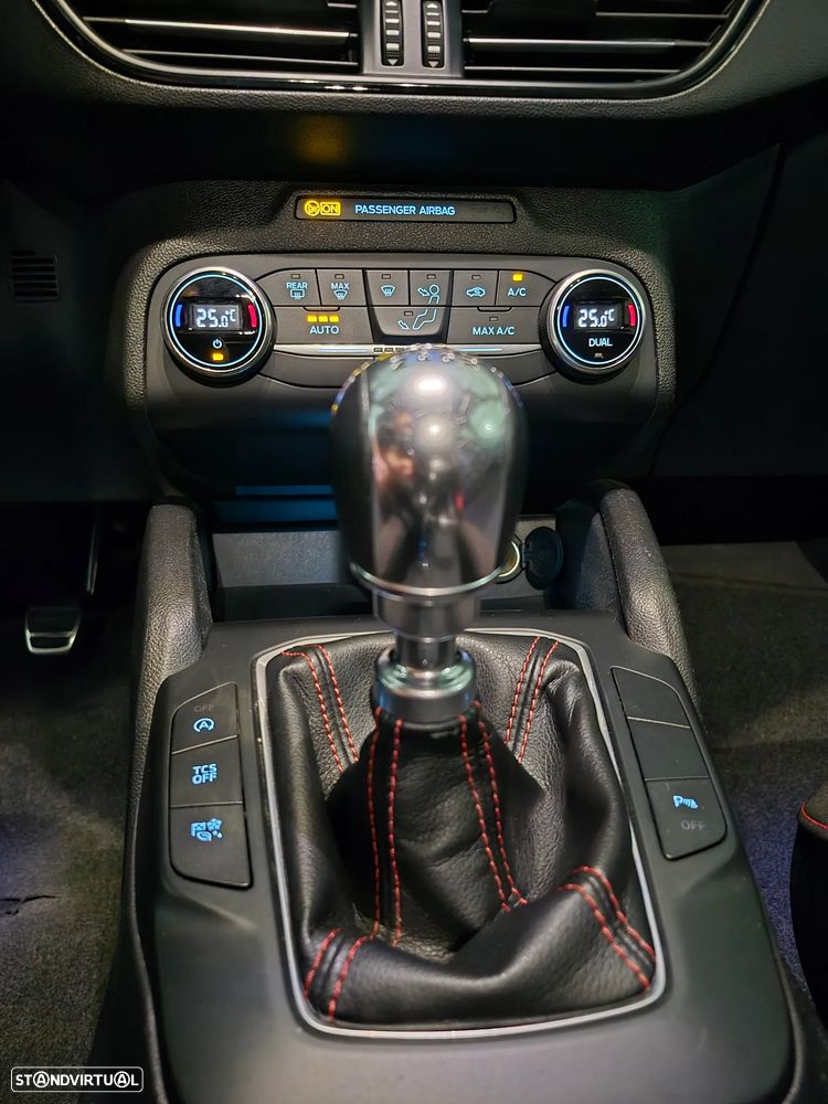 Ford Focus 1.0 EcoBoost Hybrid ST-LINE DESIGN - 13