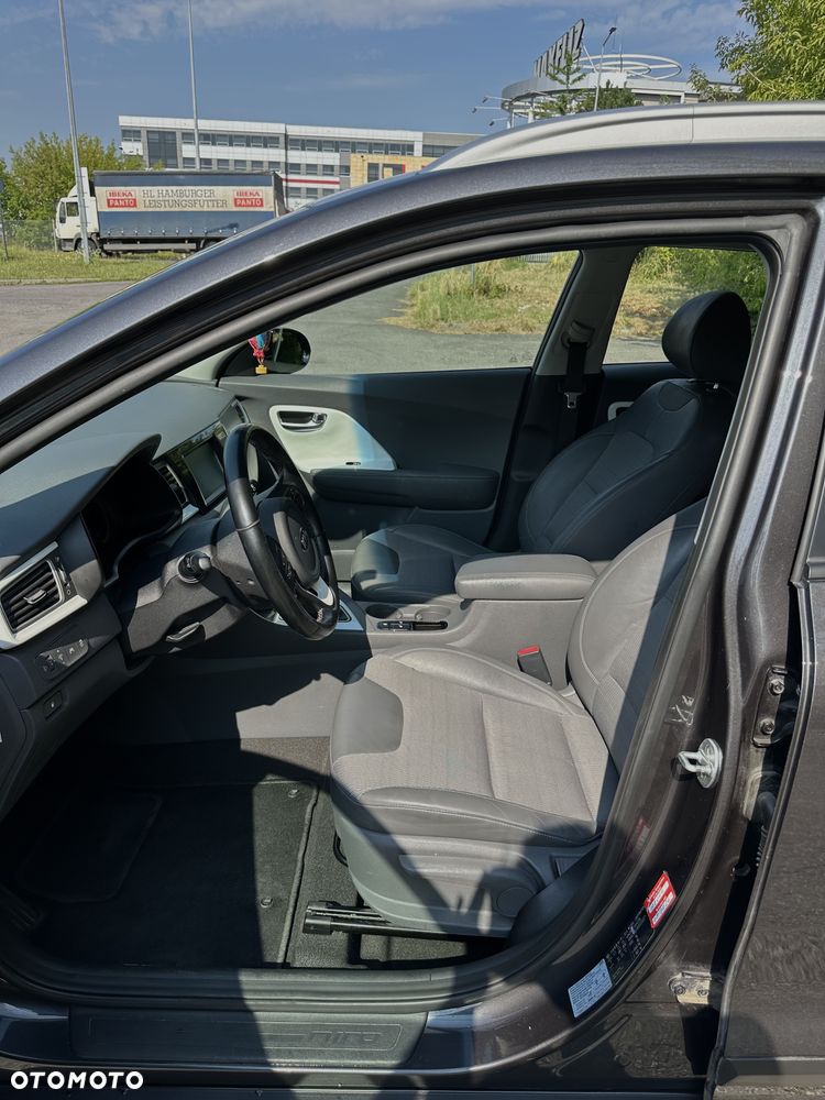Kia Niro 1.6 GDI Hybrid L - 24