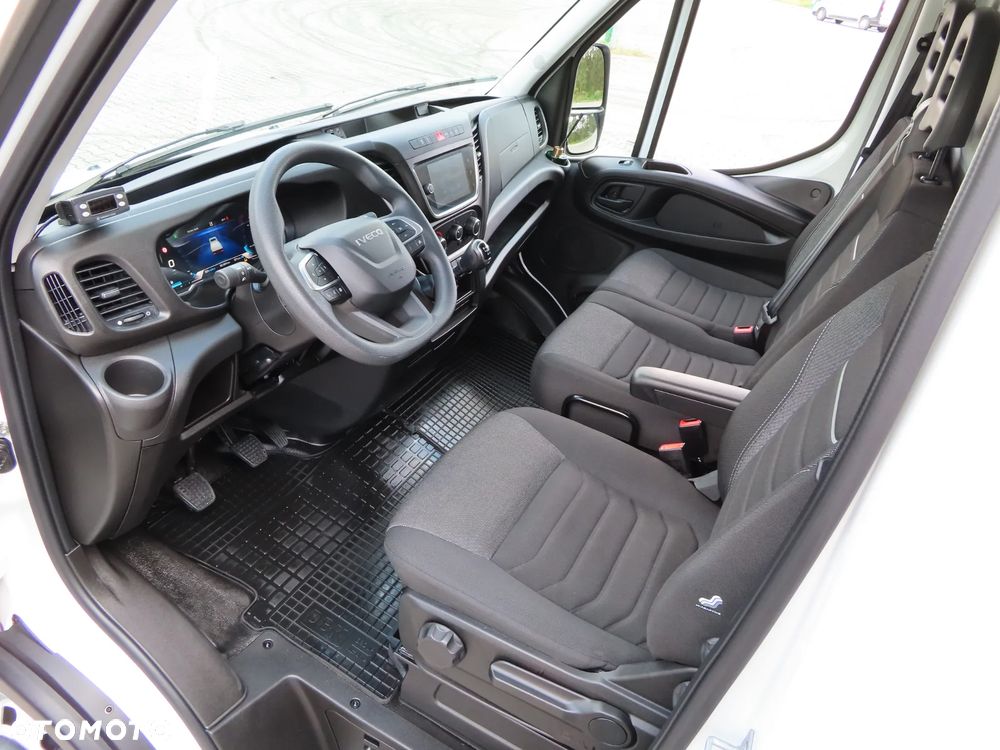 Iveco DAILY 35C16 3.0 HPI Chłodnia 7 E.Palet 3710 mm Dł. WZMACNIANY Agregat Thermo King 0*C Boczne Drzwi Zabudowy DMC 3500 DUŻA Ładowność 1160 Kg Nowe OPONY + Serwis W ASO IVECO Virtual Cockpit Carplay / Android Auto Stan Jak Nowy GWARANCJA Gotowy I Dostępny Polecam - 34