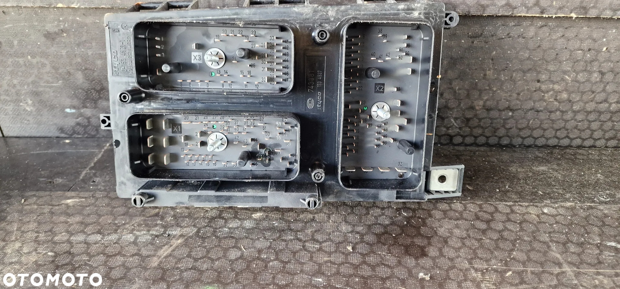 SKRZYNKA BEZPIECZNIKÓW OPEL ASTRA H 1.4 16V 13268307LR - 3