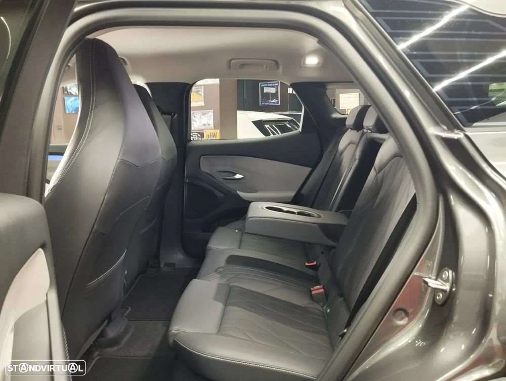 Ford Explorer 79 kWh Premium - 19