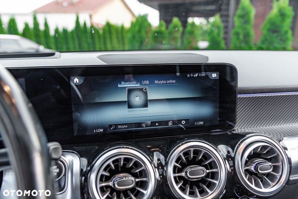 Mercedes-Benz GLB 250 4-Matic AMG Line 8G-DCT - 33