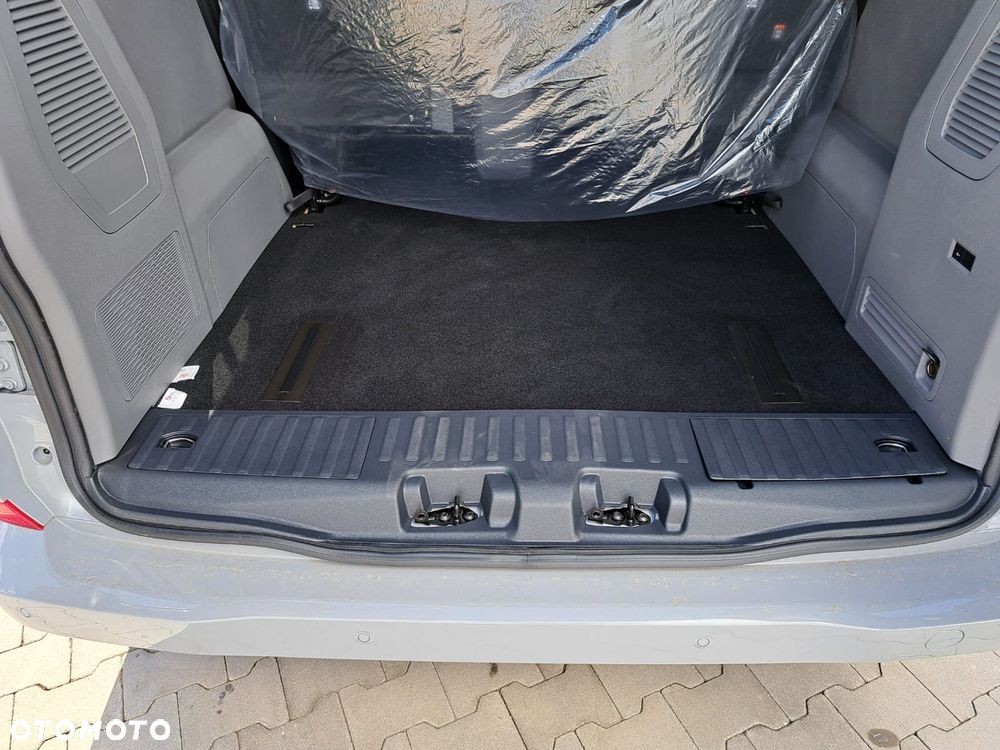 Volkswagen Caravelle - 22
