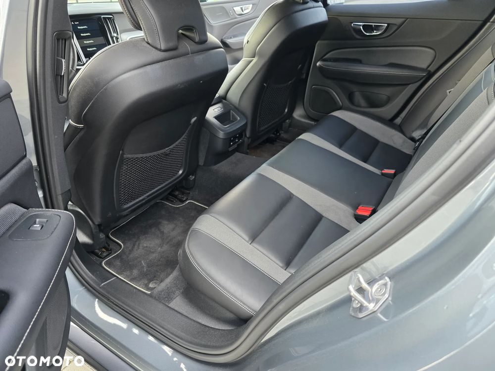 Volvo S60 T4 R-Design - 12