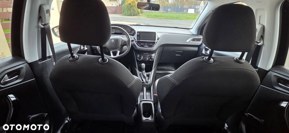 Peugeot 208 1.2 PureTech Allure - 8