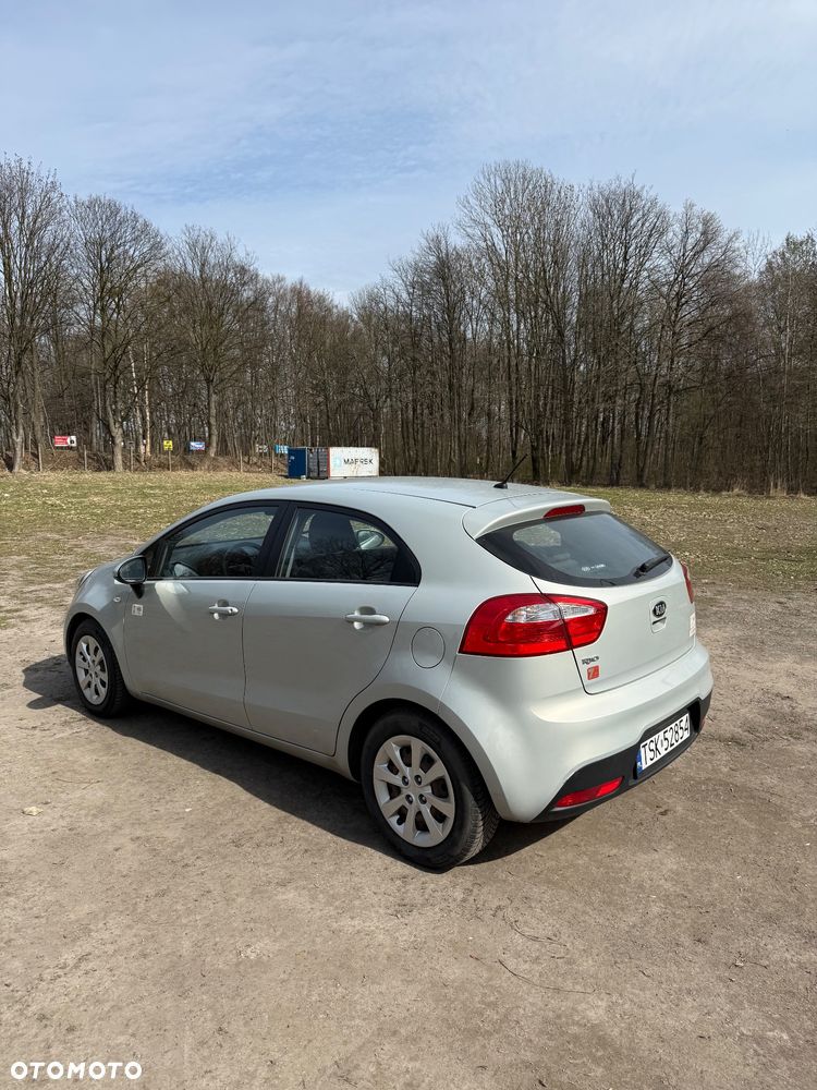 Kia Rio 1.2 L - 3