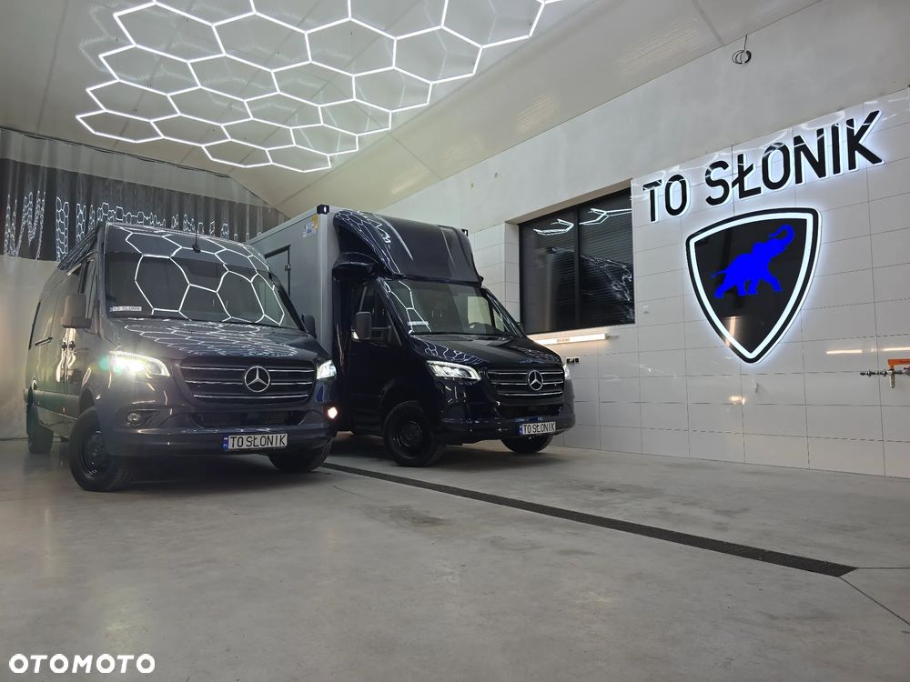 Mercedes-Benz SPRINTER 319 3.0 V6 CDI AUTOMAT 4,40Cm Długi SERWIS ASO MERCEDES-BENZ DO OSTATNIEGO km SALON PL FUL LED HIGH PERFORMANCE MBUX z ekranem dotykowym 10,25 cali SIEDZENIE KIEROWCY KOMFORTOWE, HYDRAULICZNE RESOROWANE PODGRZEWANA SZYBA PRZEDNIA TEMPOMAT KAMERA COFANIA LAKIER METALIK - 41