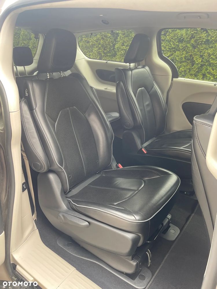 Chrysler Pacifica - 31