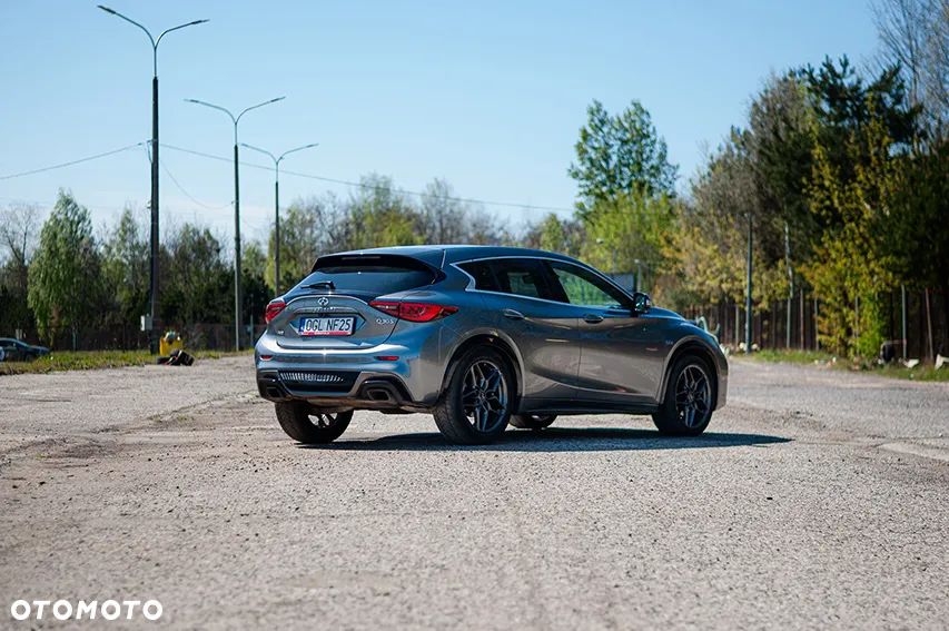 Infiniti Q30 2.2d Sport City Black AWD 7DCT - 3