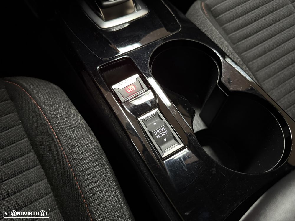 Peugeot 2008 1.2 PureTech Allure EAT8 - 24