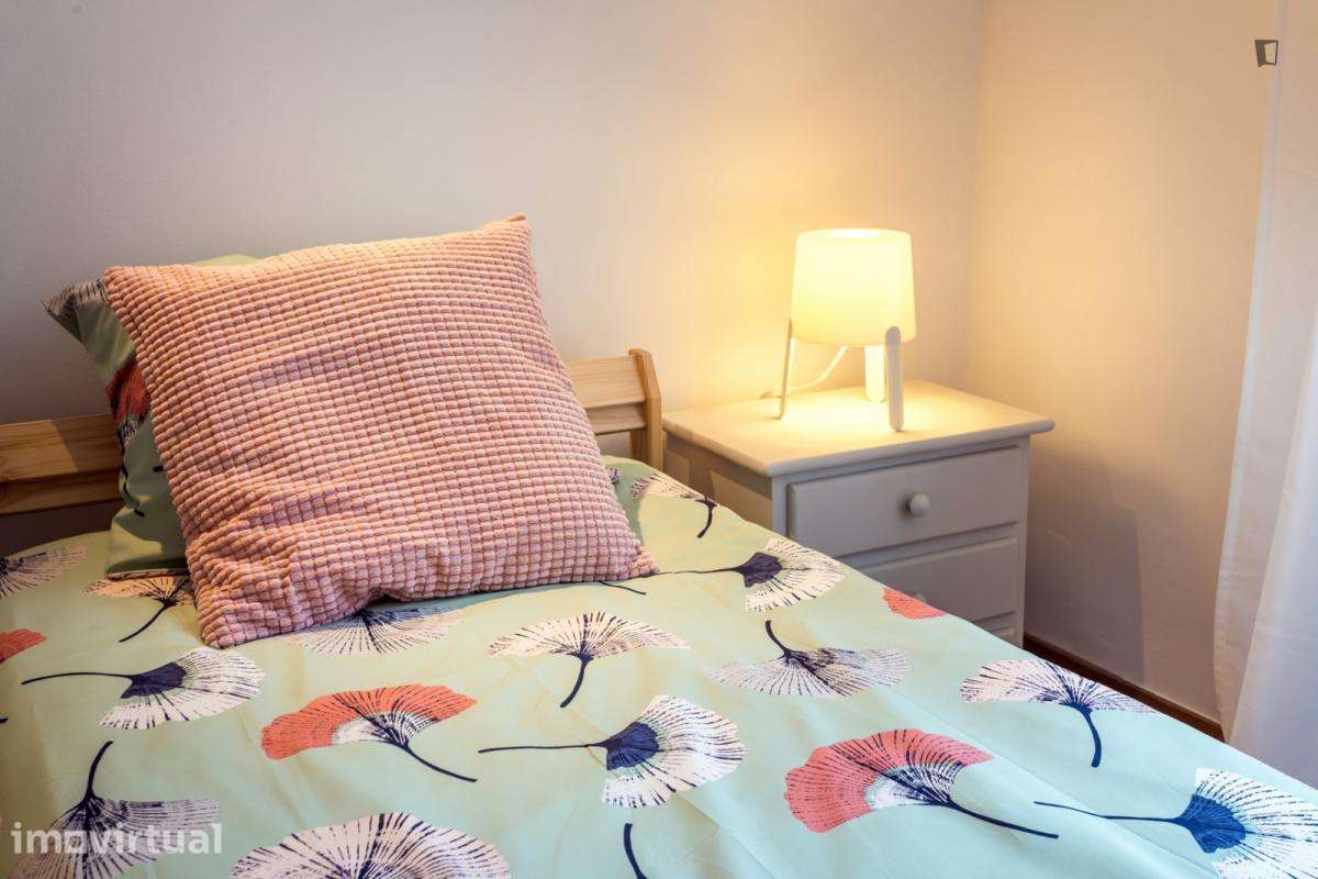 Quarto - localizado em Telheiras Lisbon - Grande imagem: 3/15