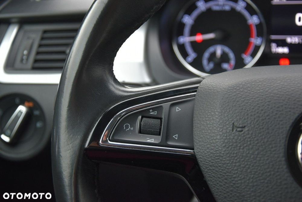 Skoda RAPID 1.0 TSI Style - 18