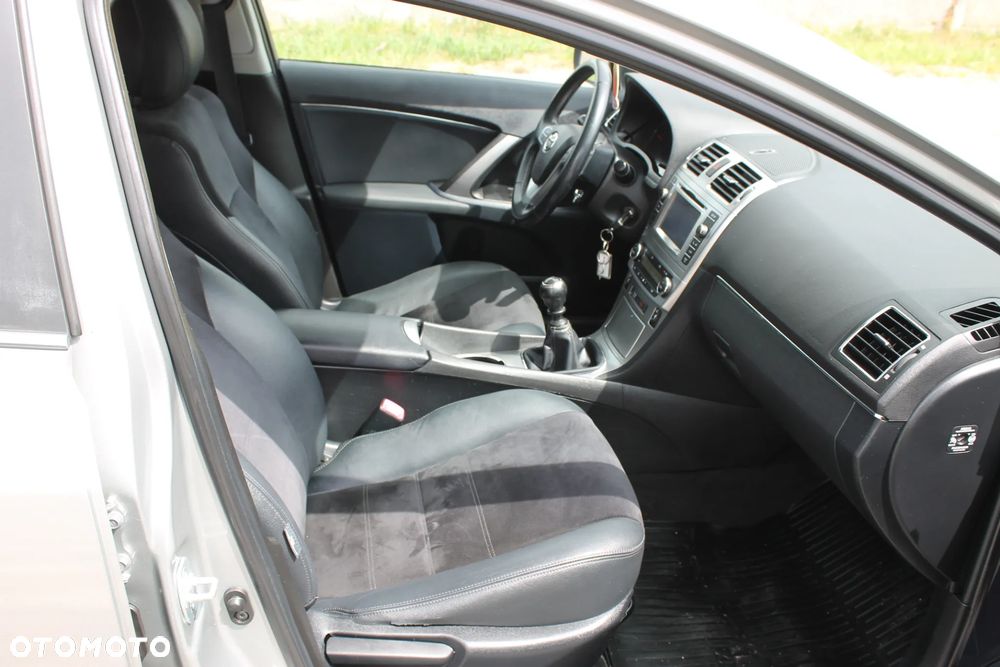 Toyota Avensis 1.8 Premium - 22