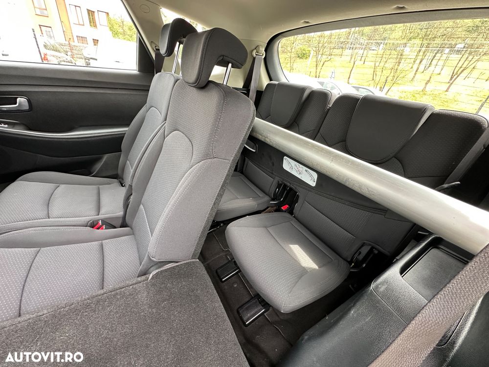 Kia Carens - 8