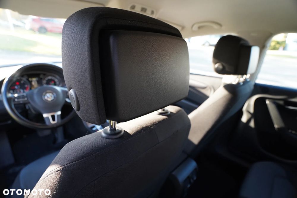 Volkswagen Passat - 20