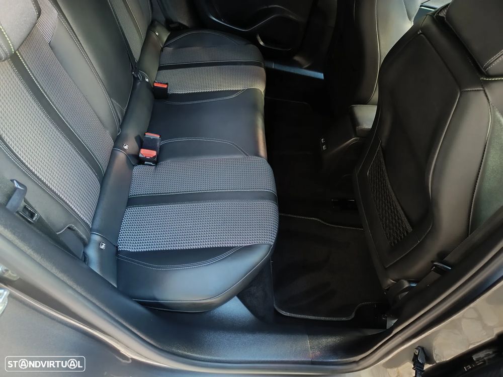 Peugeot 2008 PureTech 130 EAT8 GT - 36