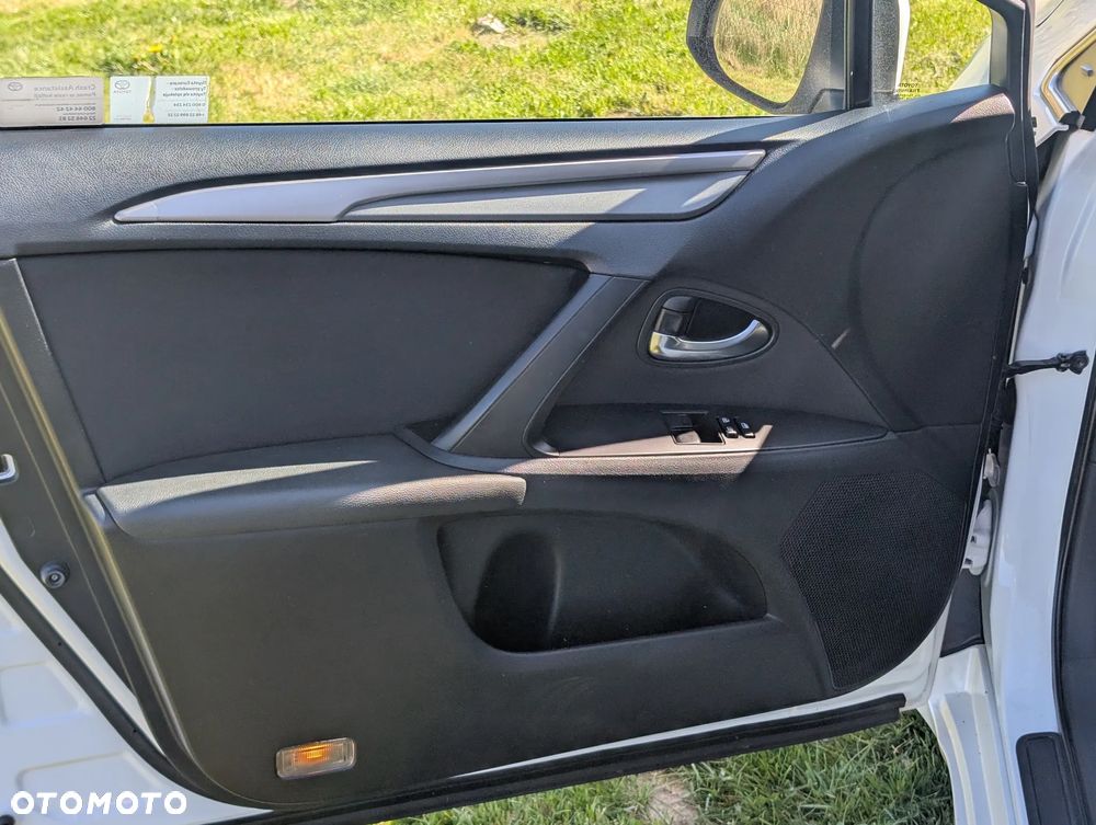 Toyota Avensis 1.8 Premium - 25