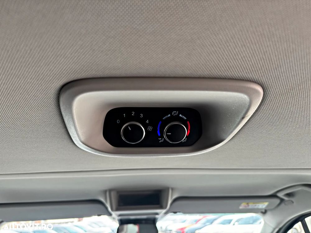 Ford Tourneo Custom 320 L2H1 VA Titanium - 13