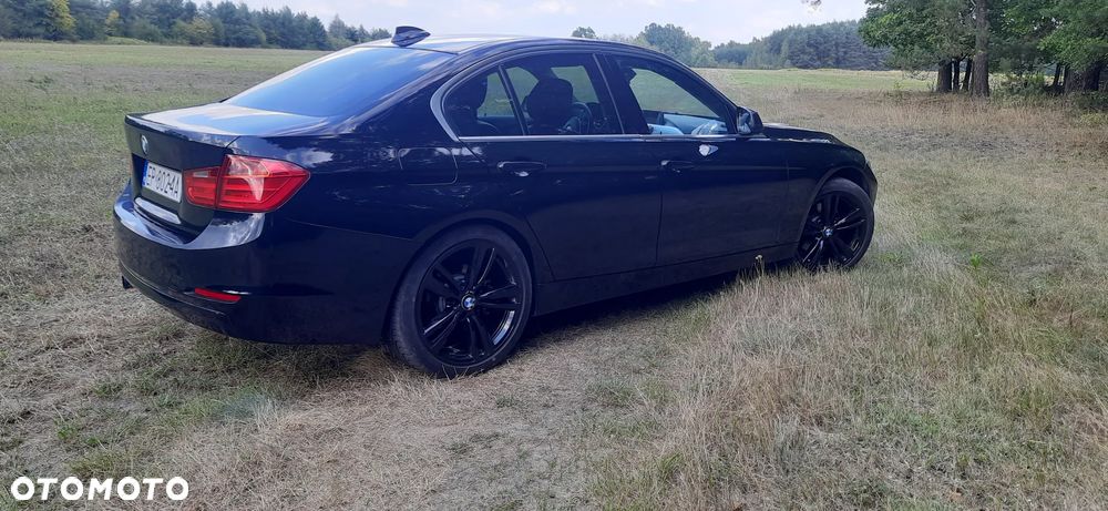 BMW Seria 3 328i - 25