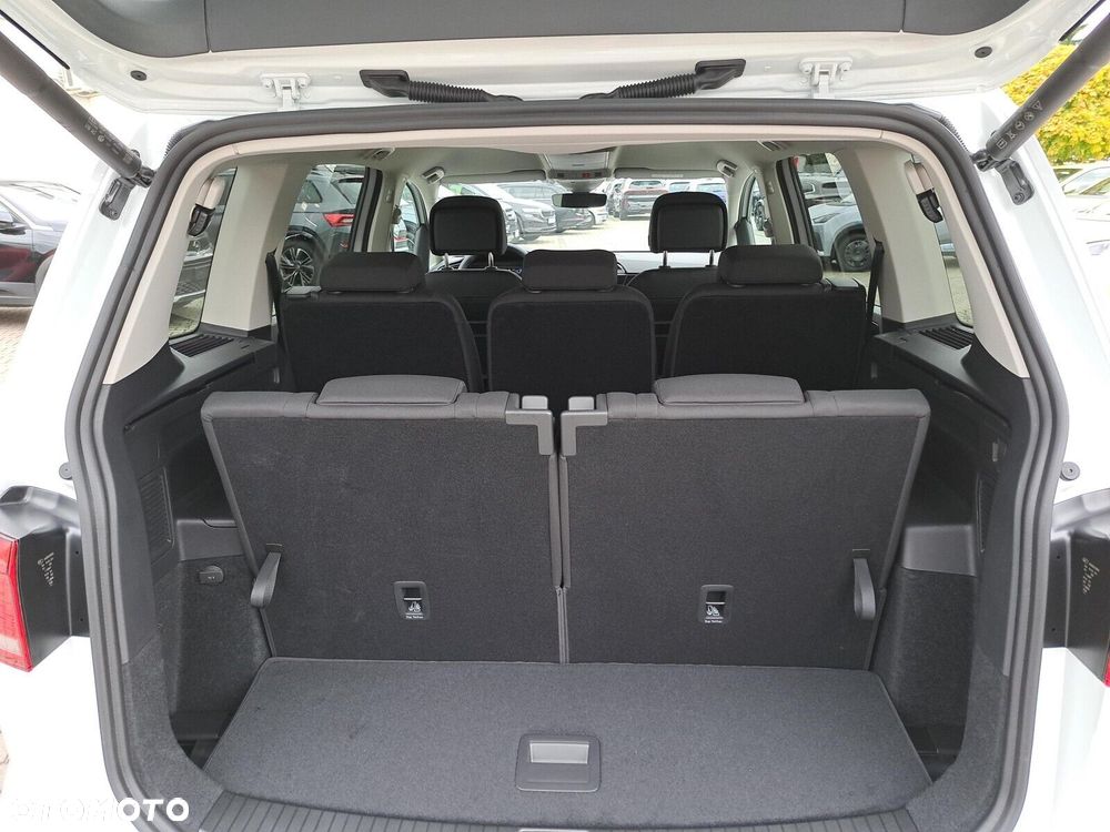 Volkswagen Touran - 19