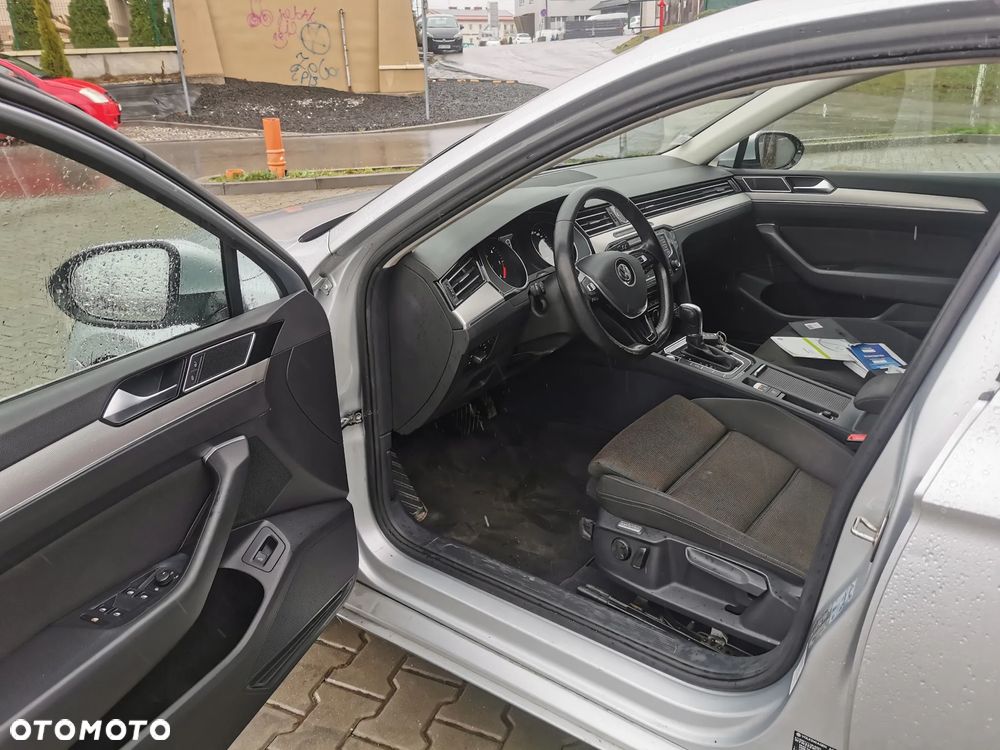 Volkswagen Passat 2.0 TDI (BlueMotion Technology) DSG Comfortline - 16