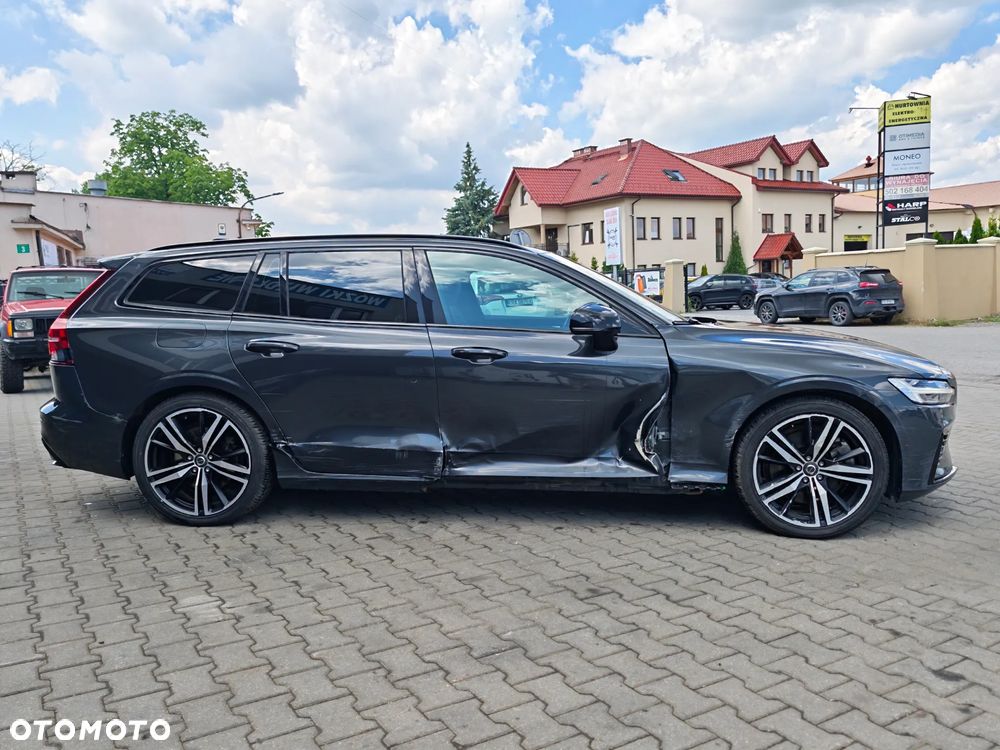 Volvo V60 T8 AWD Plug-In Hybrid R-Design - 5