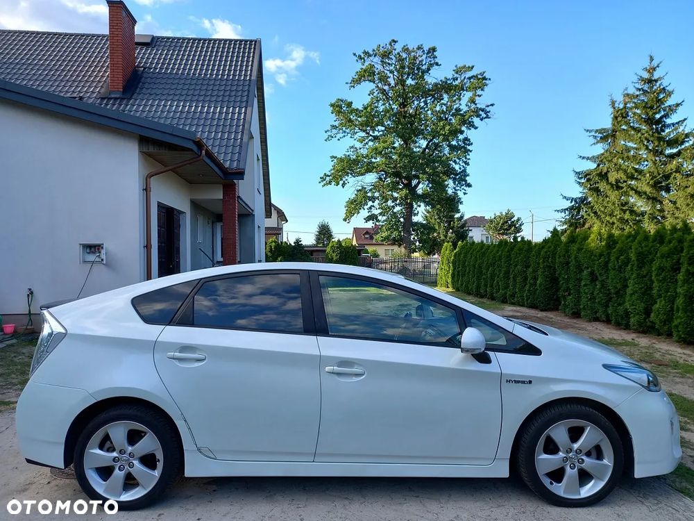 Toyota Prius (Hybrid) Executive - 4