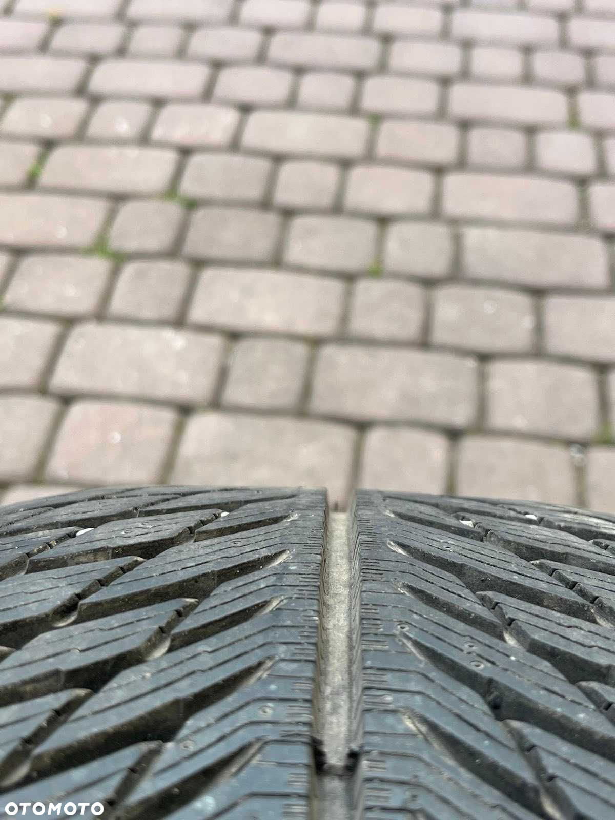 Opony Michelin Pilot Alpin 5 235/40/19 96 W XL  4x7mm - 3