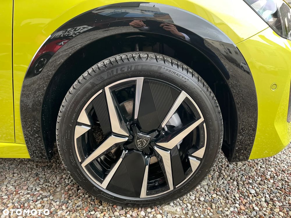 Peugeot 208 1.2 mHEV GT - 13