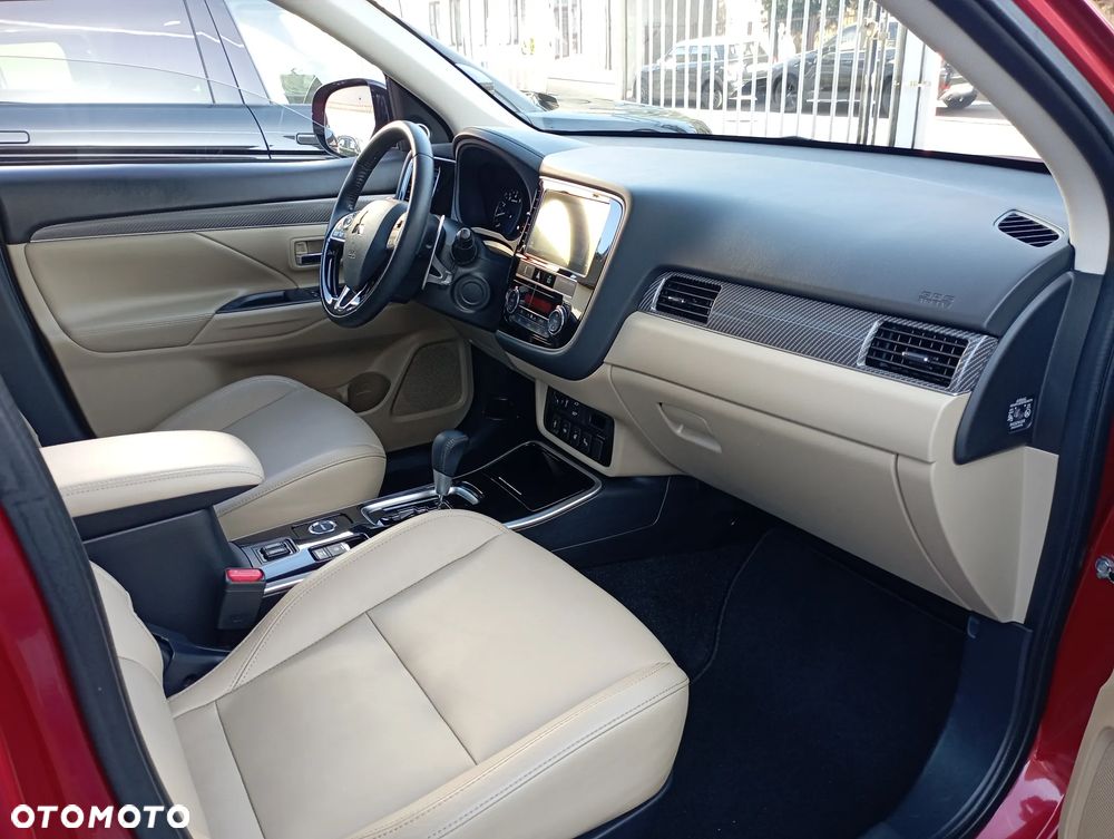 Mitsubishi Outlander 2.0 Intense + Navi 4WD CVT - 10
