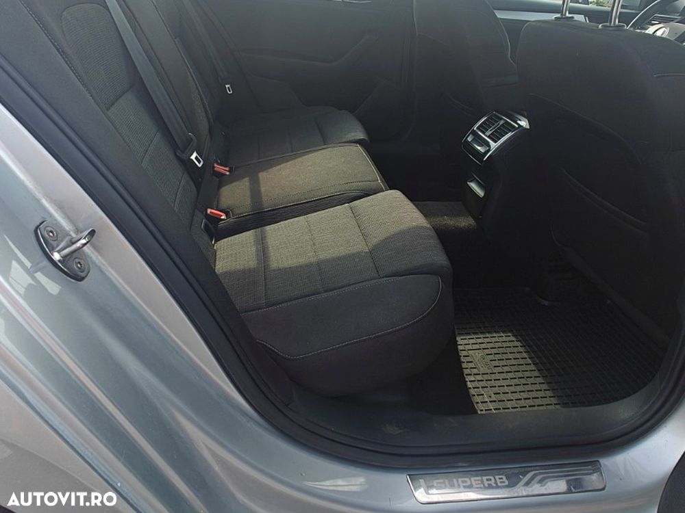 Skoda Superb 2.0 TDI DSG Ambition - 9