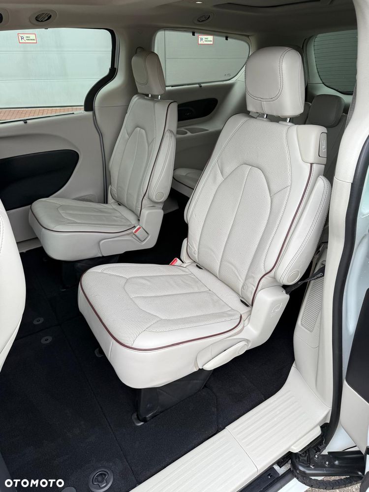 Chrysler Pacifica - 29