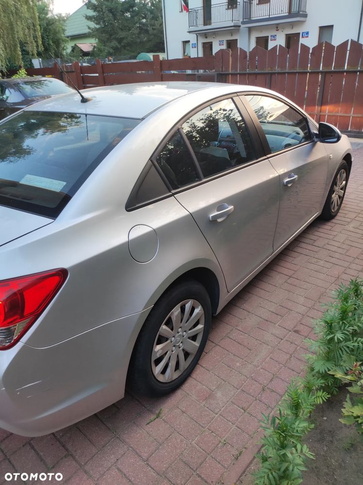 Chevrolet Cruze 1.6 LS+ - 5