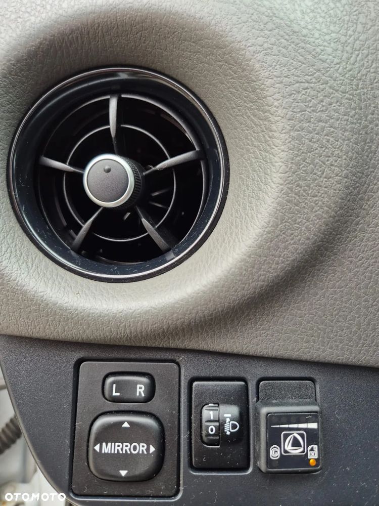 Toyota Yaris 1.5 Premium - 33