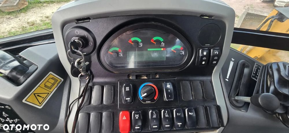 Caterpillar 428F2 - 10