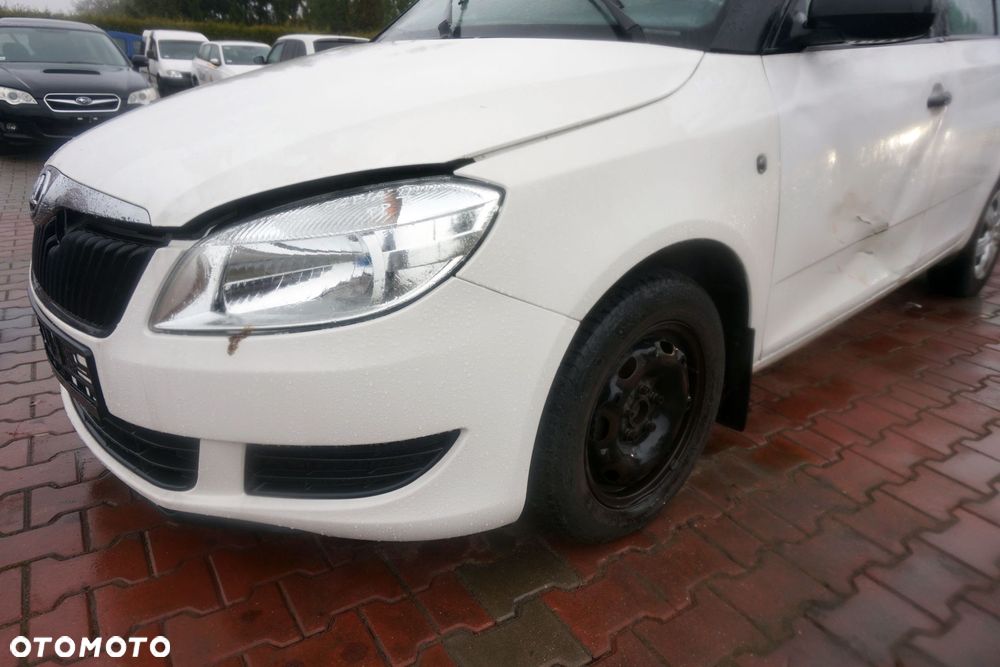 BŁOTNIK PRZEDNI LEWY FABIA II 545 LIFT LF9E  BIAŁY SKODA 2010-2014 - 2