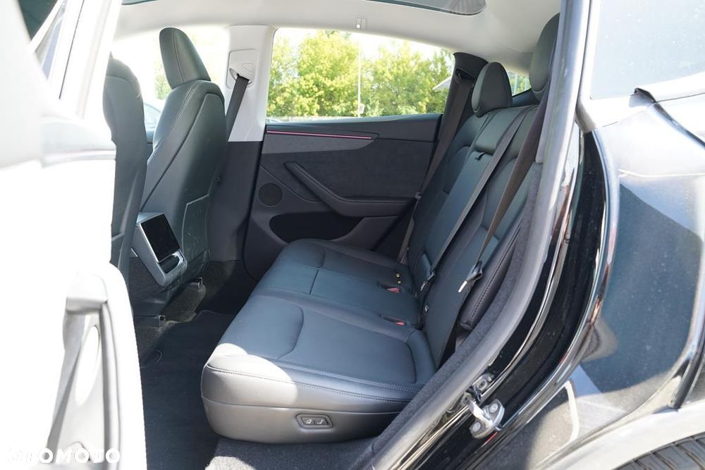 Tesla Model Y 79kWh Long Range AWD - 10