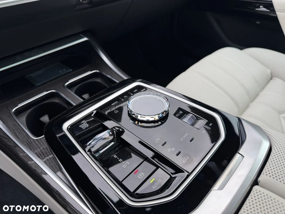BMW Seria 7 740d xDrive mHEV Nero Lusso Edition sport - 19