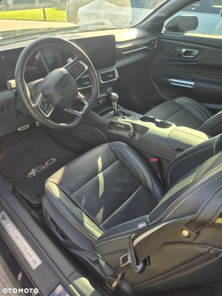 Ford Mustang - 8