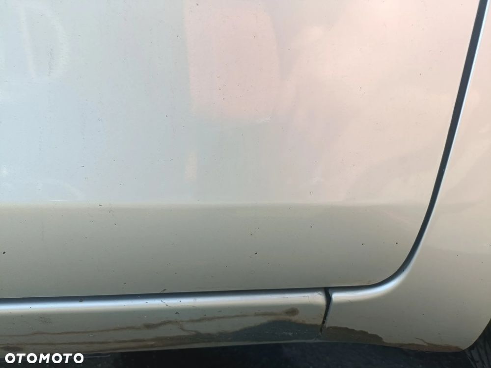 TOYOTA YARIS II 05-11 LIFT 2009 r. 1E7 5D HB drzwi prawy przód PP srebrne * - 3