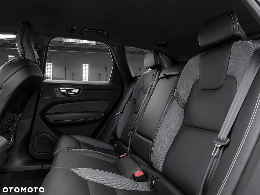 Volvo XC 60 B4 D Ultimate Dark - 17
