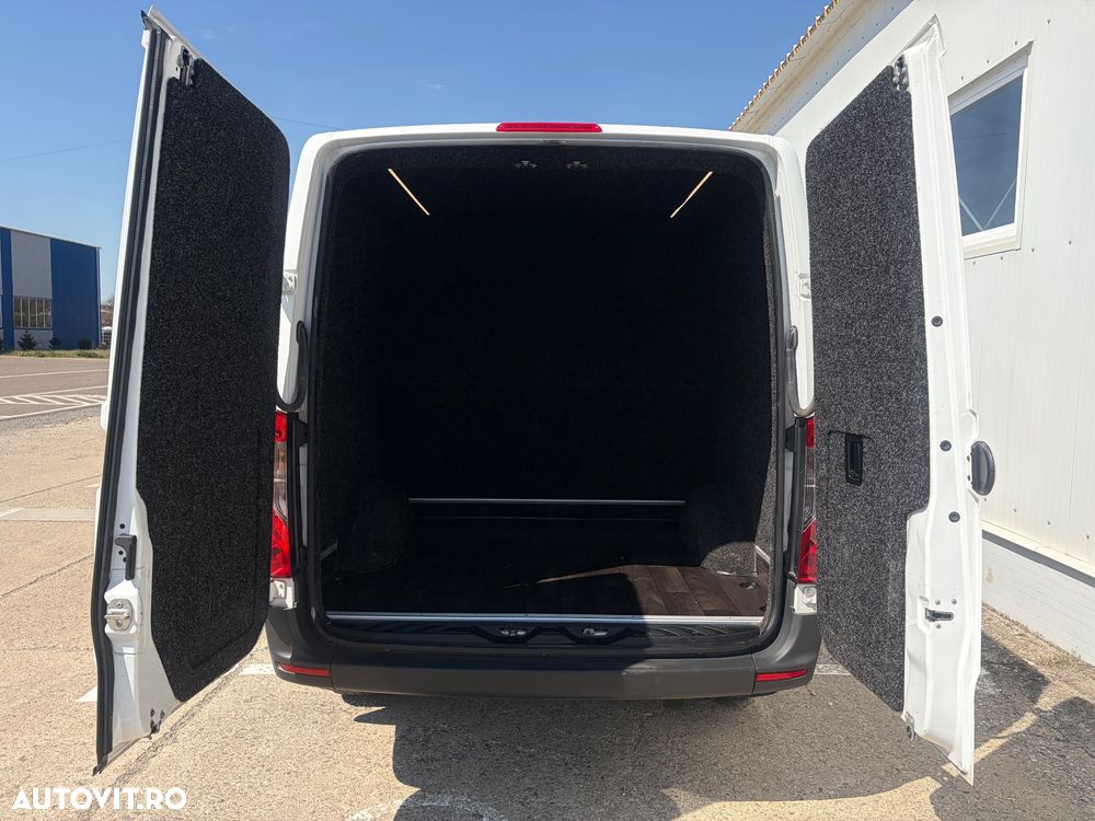 Mercedes-Benz Sprinter 317 CDI 170CP L2H1 RWD 6MT - 12