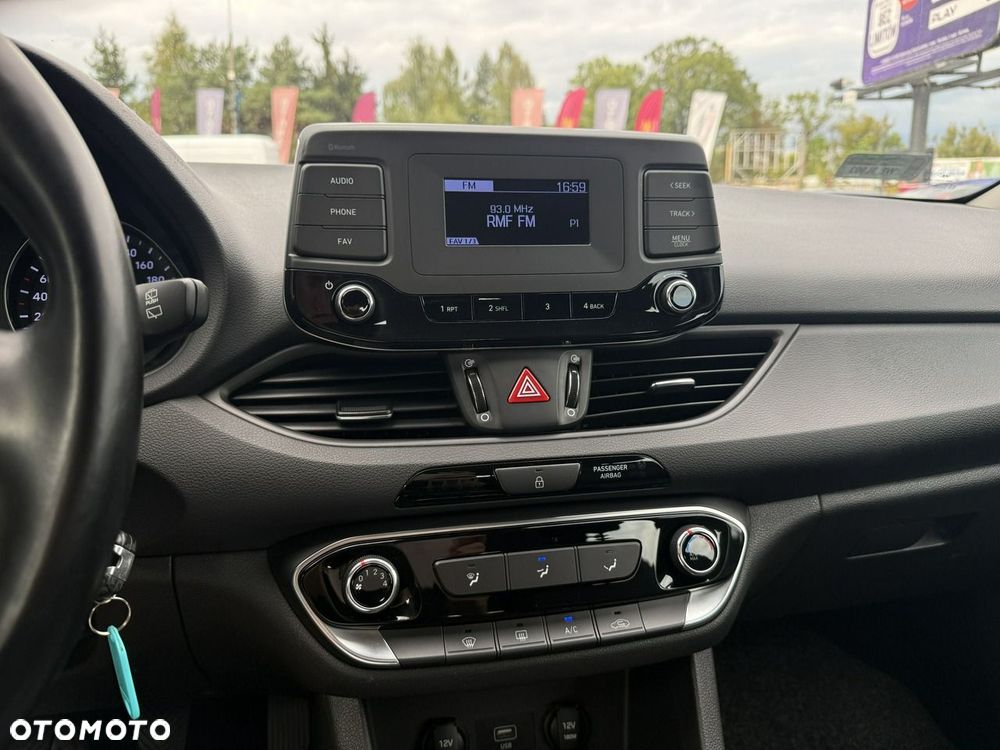 Hyundai i30 1.5 DPI Classic + - 22