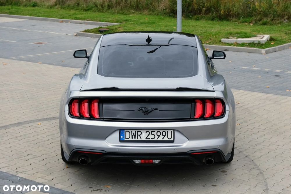 Ford Mustang - 6