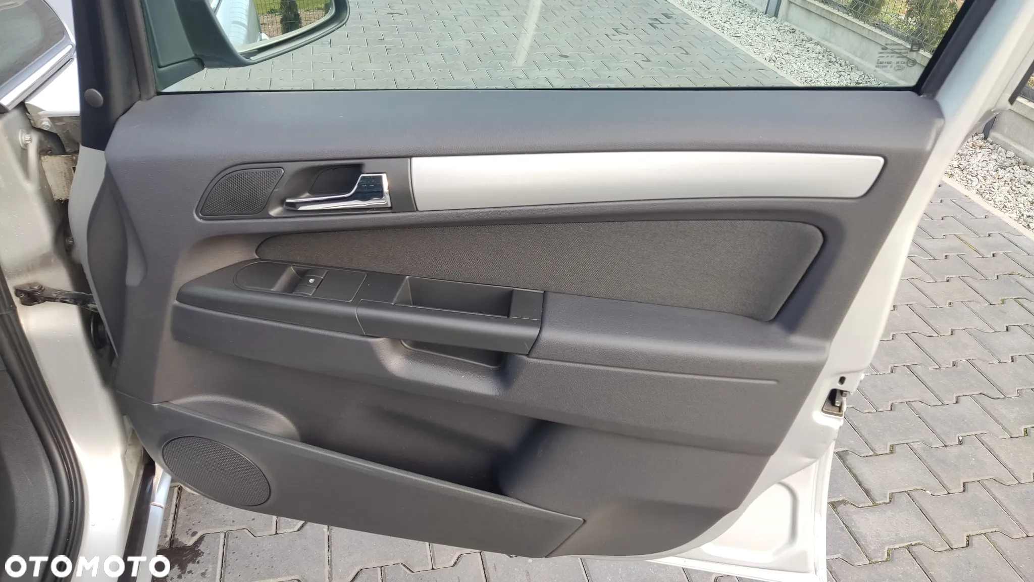 Opel Zafira 1.8 Cosmo - 23