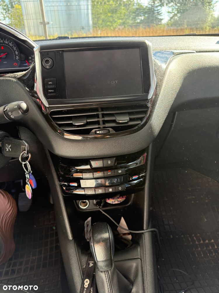 Peugeot 208 1.2 PureTech Style - 16