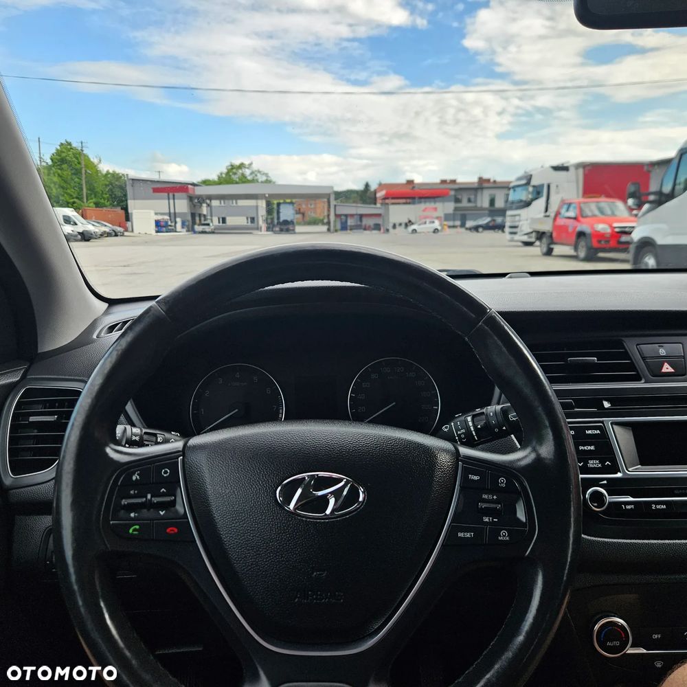 Hyundai i20 - 19