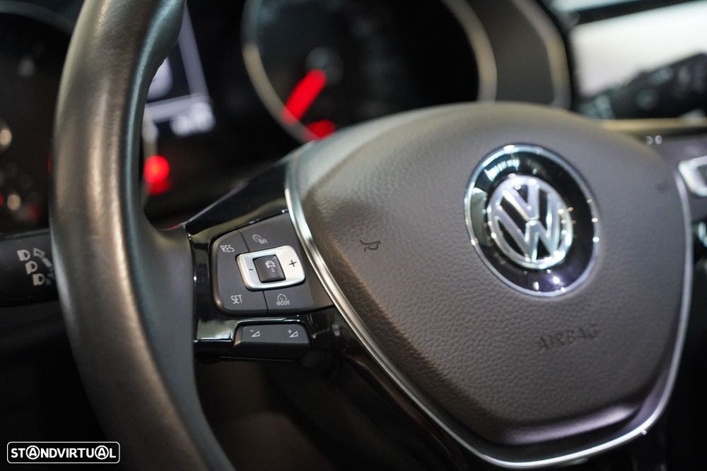 VW Passat 1.6 TDI Confortline - 8