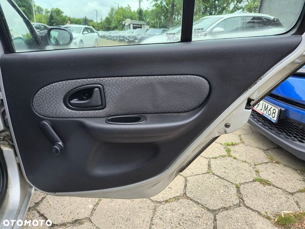 Renault Clio - 11